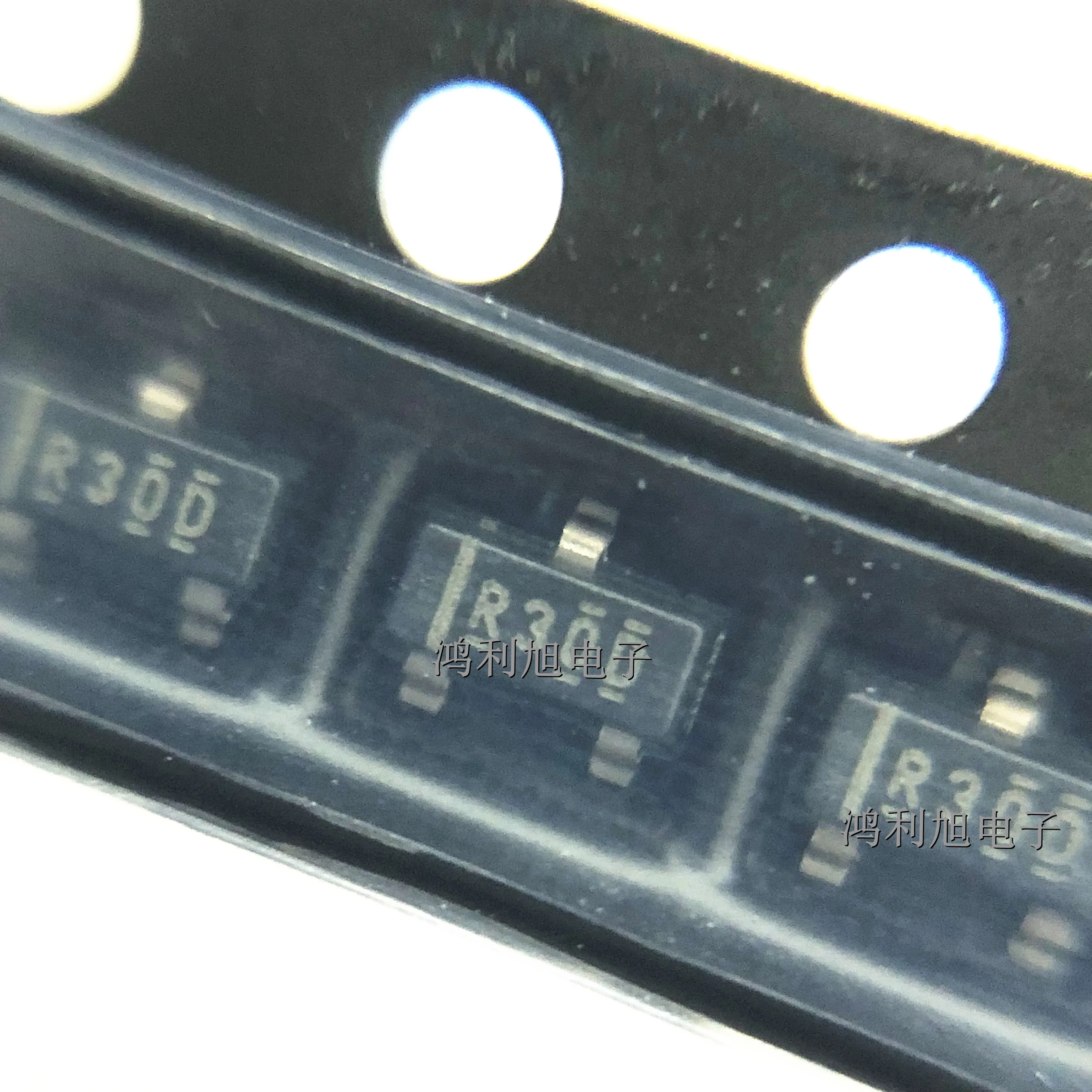 20PCS/Lot REF3033AIDBZR MARKING:R30D V-Ref Precision 3.3V 25mA Automotive 3-Pin SOT-23 T/R