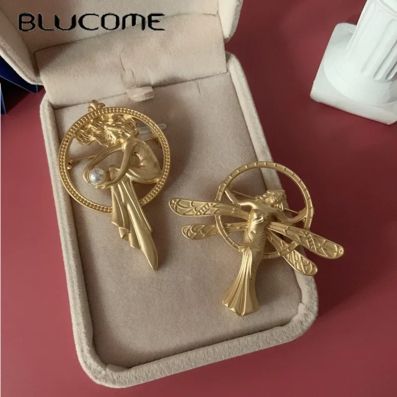 Blucome Badges Friends Vintage Gift 100074 Metal Gold Color Unmounted Brooches Adventure Time The New Listing
