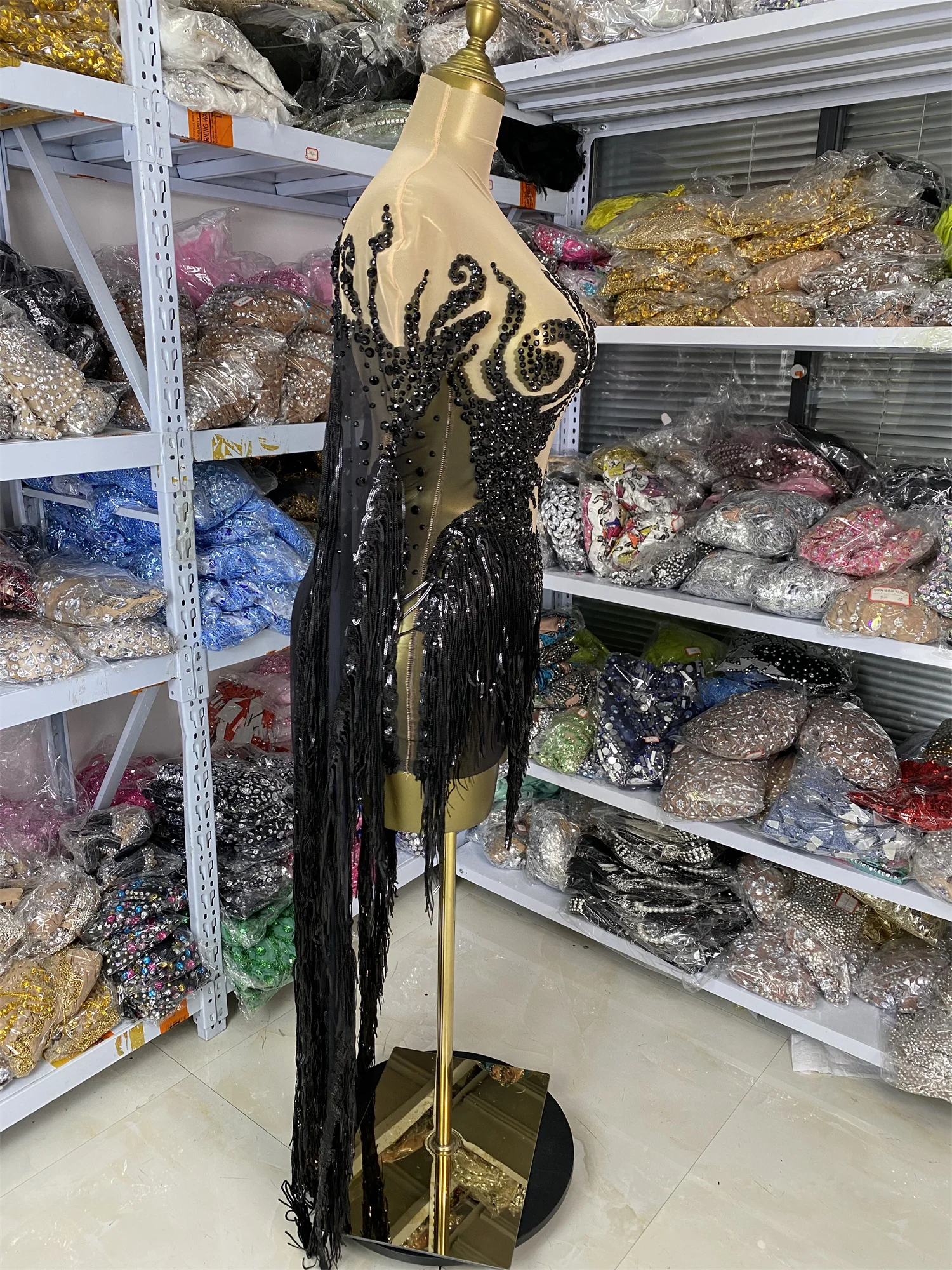 فساتين ملهى ليلي للنساء أزياء راقصة لامعة بأحجار الراين السوداء ترتر شرابة شبكية شفافة من خلال أزياء المسرح الصغيرة غير المتماثلة #3