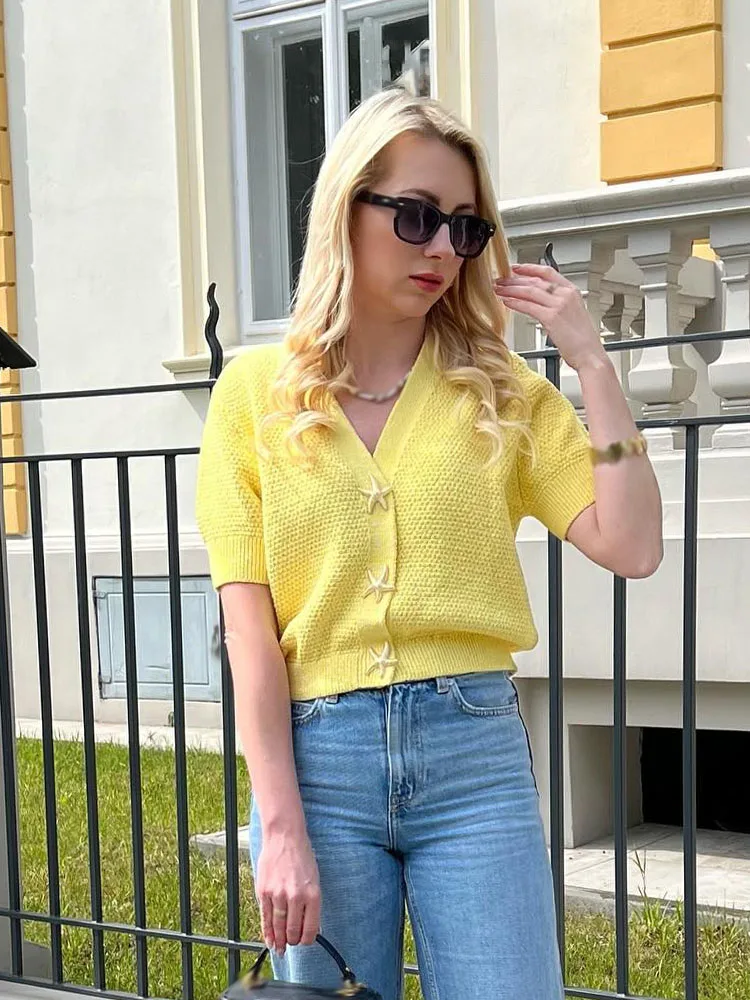 เสื้อครอปถักลายปลาดาวติดกระดุมแฟชั่นฤดูร้อนสำหรับผู้หญิง สไตล์เก๋ไก๋ คอวี แขนสั้น แจ็คเก็ตคาร์ดิแกน