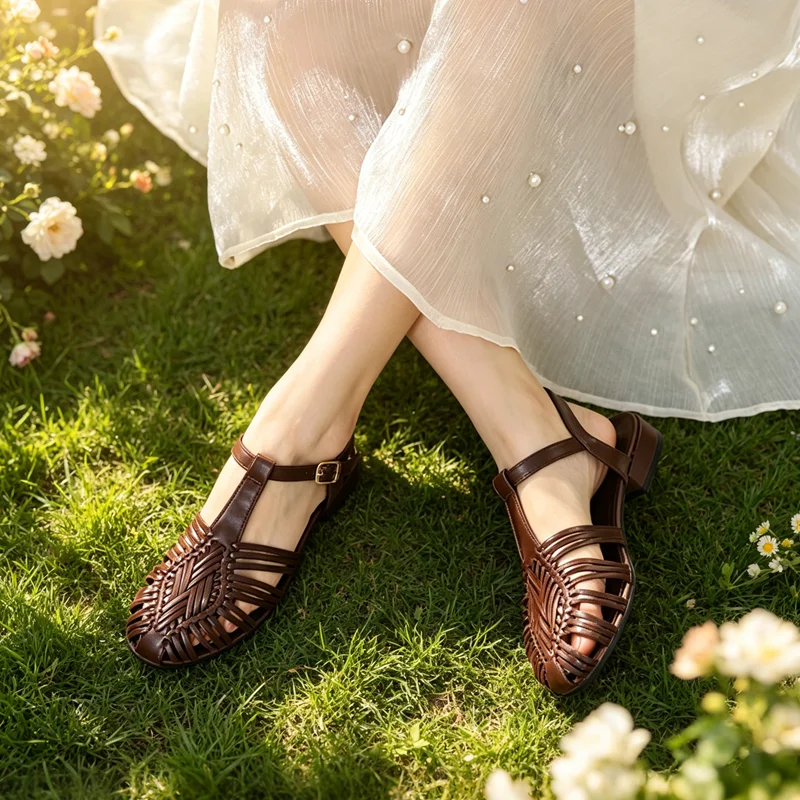 Flat Sandals for Women, Retro Woven Closed-Toe Backless Strap Square Heel Roman Sandals, Summer Versatile Simple Low-Heel Hollow-Out Pig Cage Shoes, Casual Daily Commute Outdoor Wear Women's Sandals, Non-Slip, Wear-Resistant, Comfortable Women's Flats