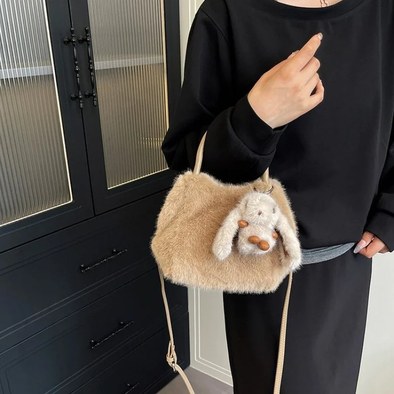 

Fashionable Women's Crossbody-Bag Made Of Fine Leather Boasting Trendy Design And Famous Long-Lasting Look ​