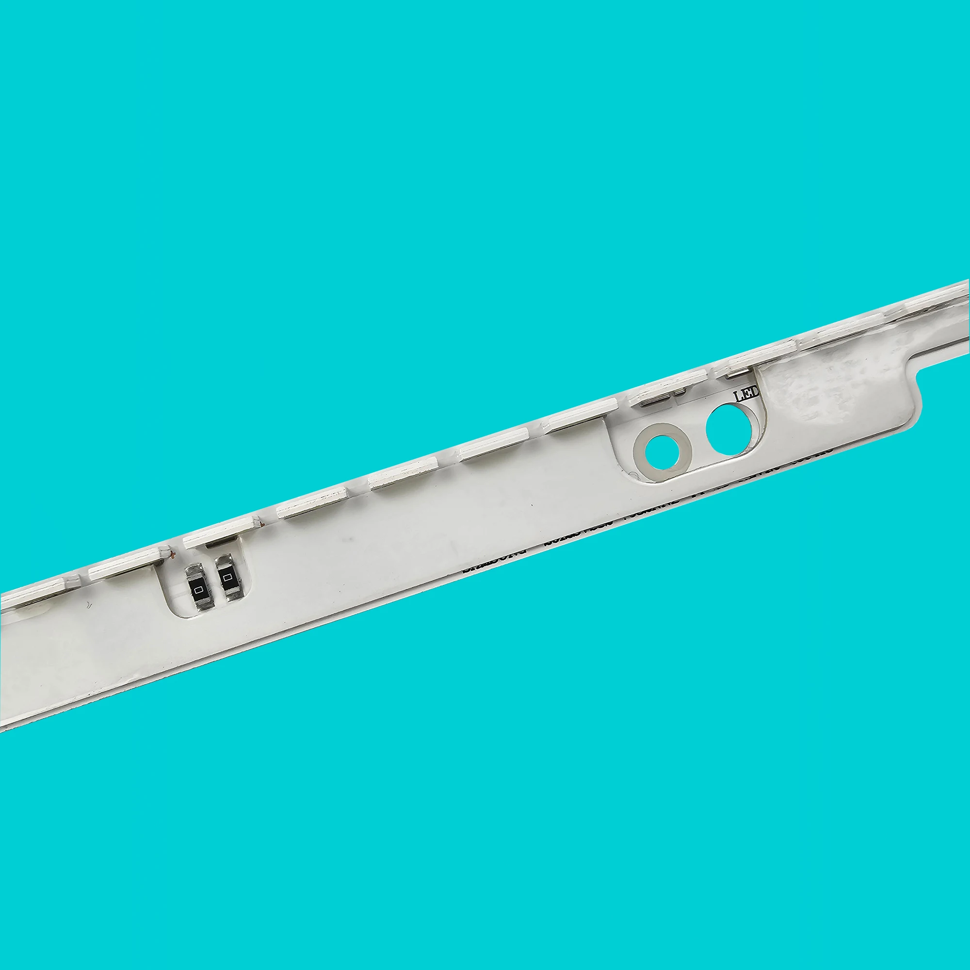 Striscia LED per UE32ES6540S UE32ES6307U UE32ES5530W 32NNB-7032LED-MCPCB LE32OCSM-C1 LTJ320HW06-L LTJ320HN08-J LTJ320HN08-L