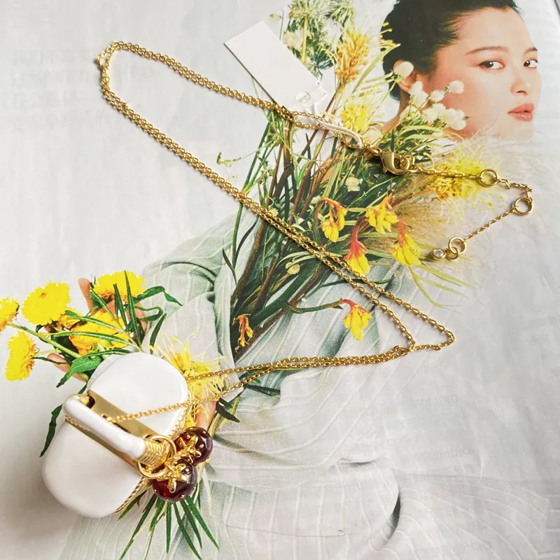 

New rustic style retro elegant temperament strawberry grain large basket fruit long necklace sweater chain decorations