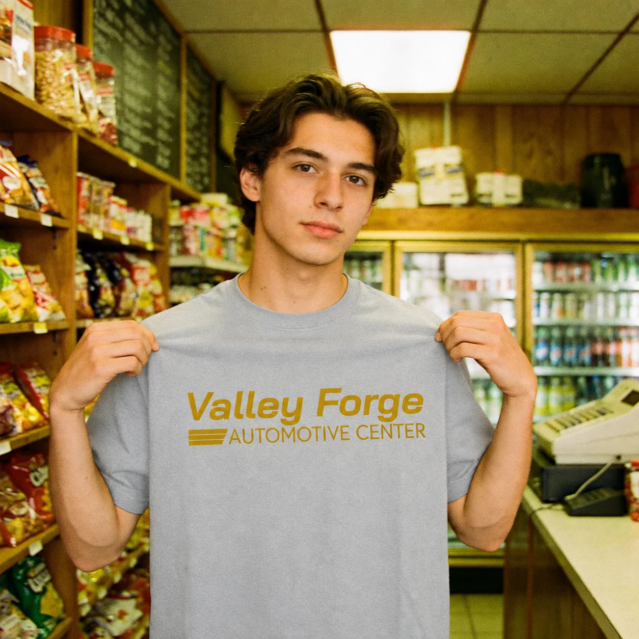 Valley Forge Automotive Center T-Shirt: Lustiges T-Shirt mit TV-Serien-Grafikdruck aus Baumwolle für Männer und Frauen mit kurzen Ärmeln – Detail 8