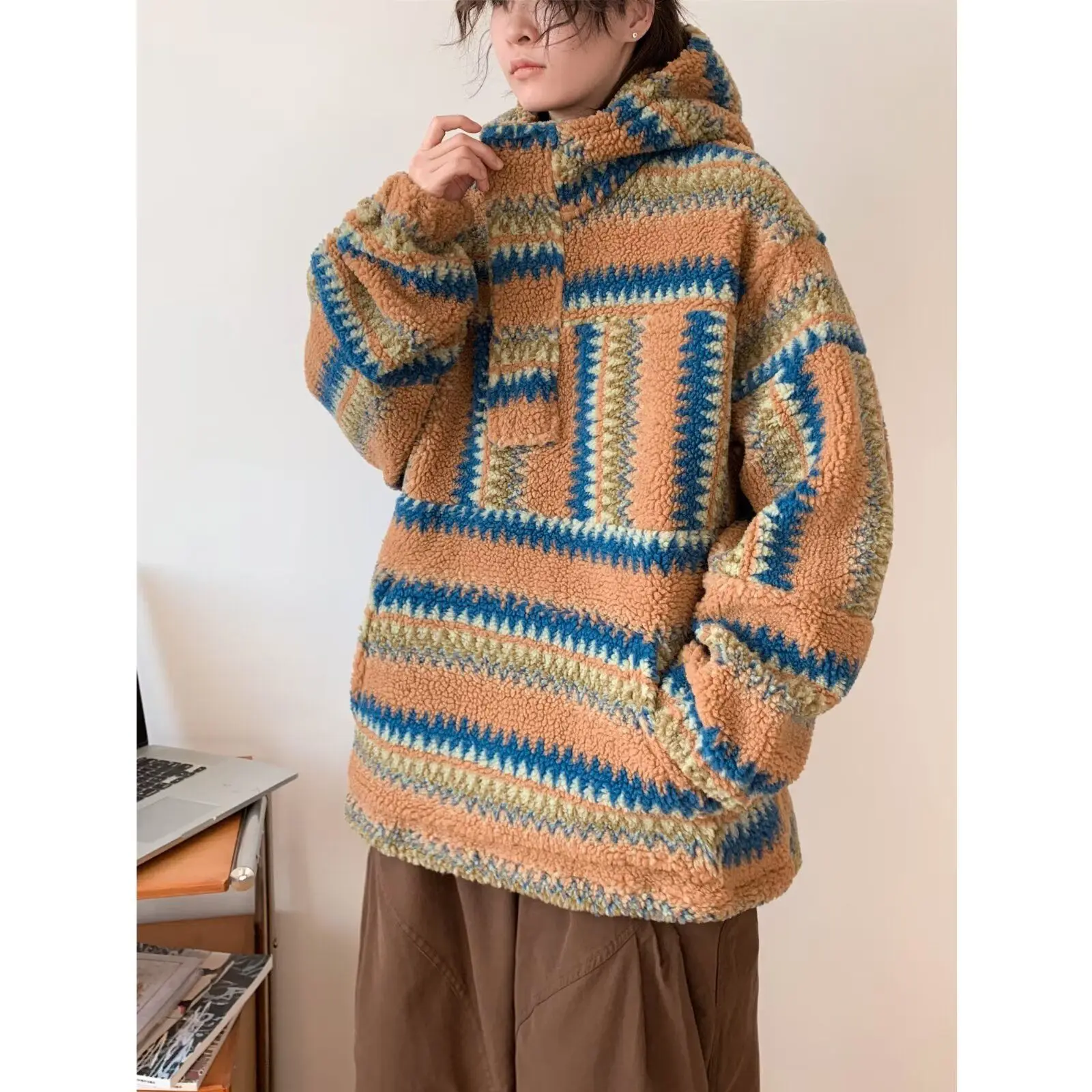 Color Blocked Lambhair Hooded Sweatshirt Loose and Personalized Casual Fleece Long Sleeved Hooded Jacket