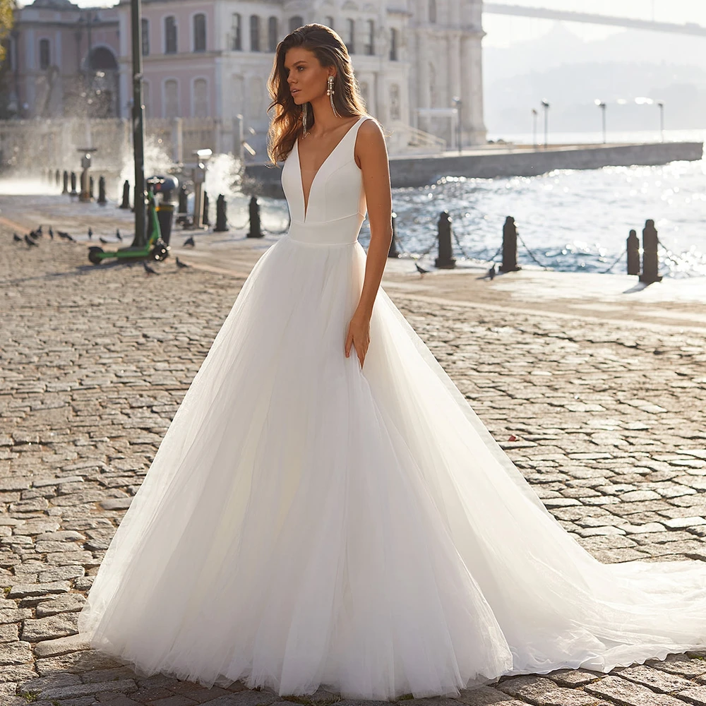 Simple White V-neck Wedding Dresses Tulle A-Line Backless Sleeveless Bridal Ball Marring Gown Long Dress With Train Custom Size