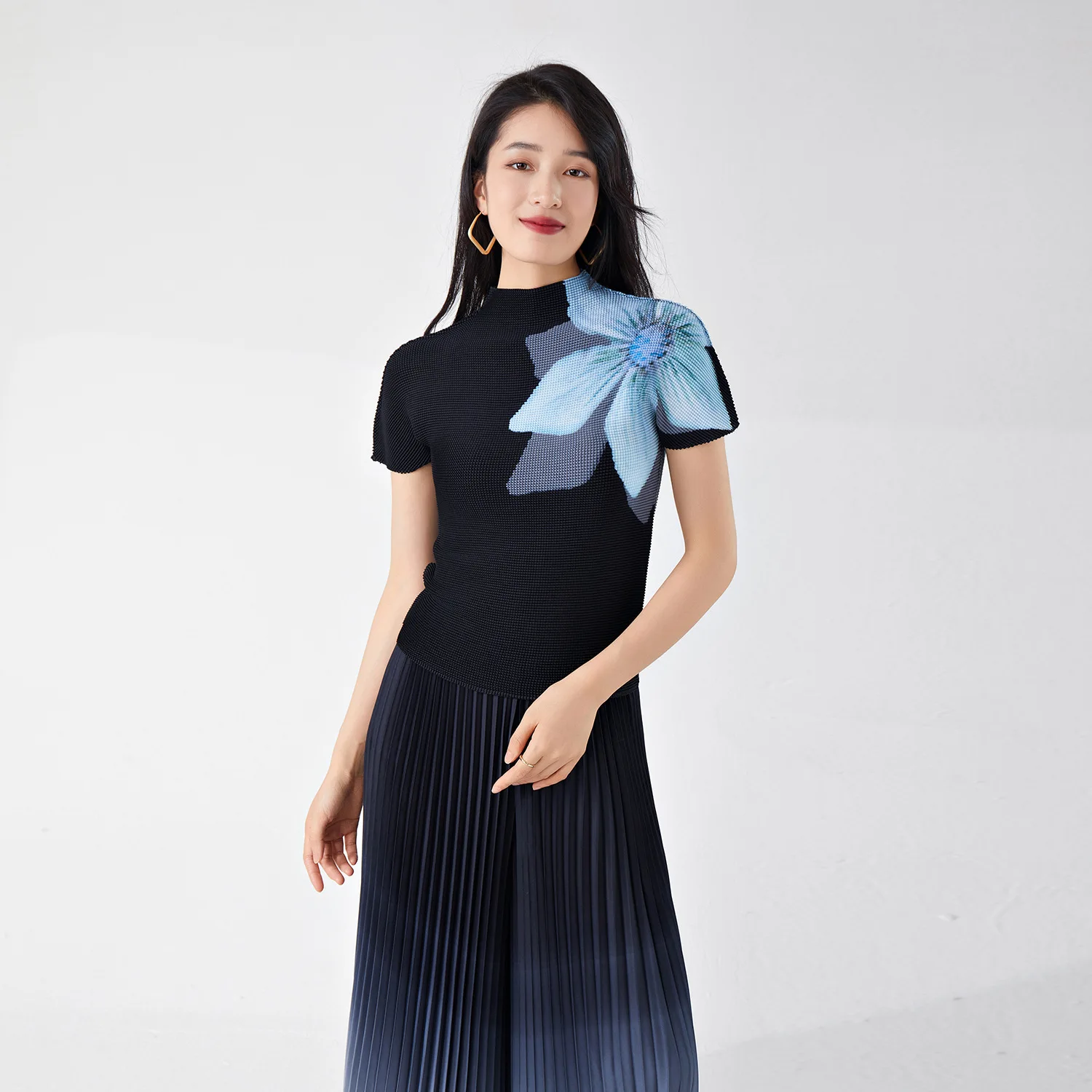 

Miyake Pleated 2025 Short Sleeved Slim Fit Women's T-shirt Women's Fashion Spring/summer Printed Slim Fit Elastic Versatile Top