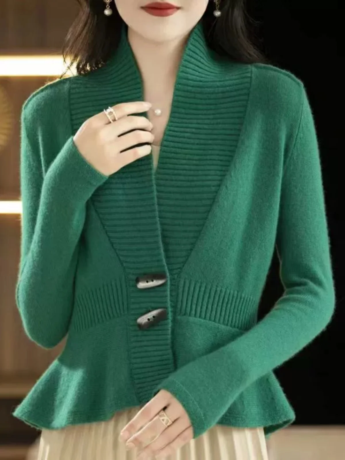 

Slim Fit Short Knitted Cardigan Sweater V Neck Two Buttons Black Autumn Winter New Arrival Korean Style Commute Polyester Fiber