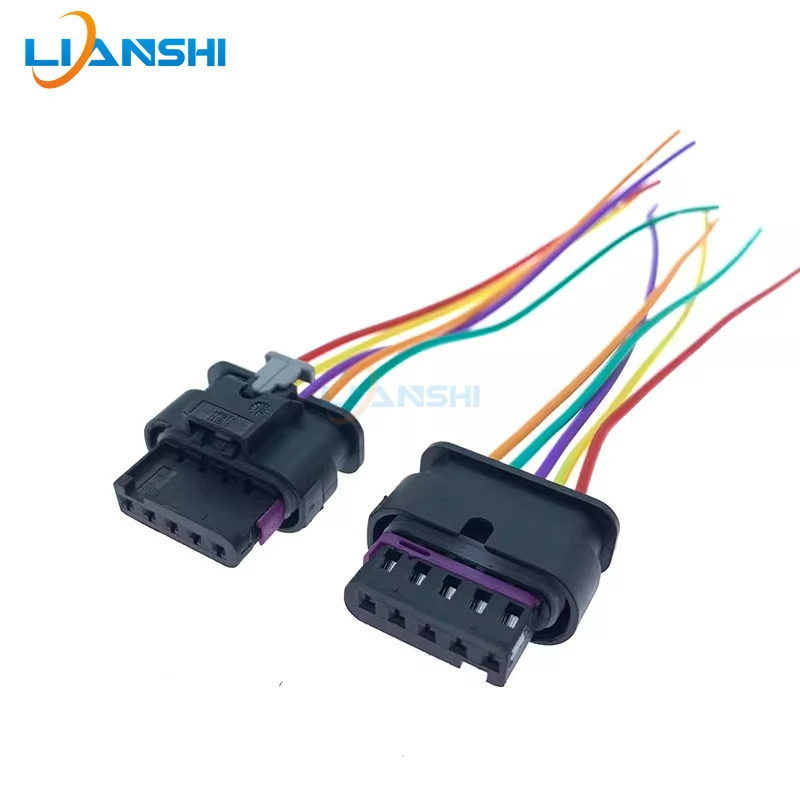 Suitable for the EA888 electronic water pump thermostat plug of the third generation of Volkswagen Audi A4, A6, Q3 and Q5