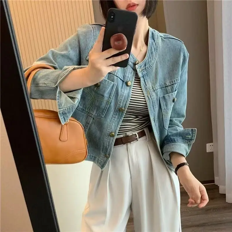 

Новинка Весна 2026: Синяя джинсовая куртка в стиле ретро с круглым вырезом, свободного кроя, укороченная, для женщин, повседневная, утягивающая, для невысоких.