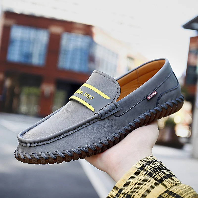 

Summer Thin Men Shoes Casual Loafers Soft Soles Soft Surfaces Hand Sewn Fashionable Breathable Driving Lazy Shoes