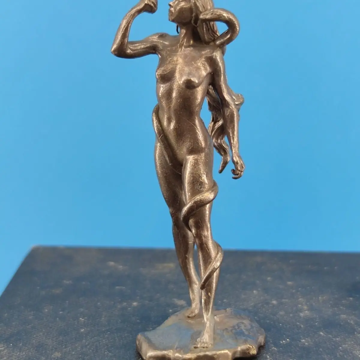 Brass Mini Female Figure Statue - Artistic Home Decor, Collectible Desk Ornament, Handmade Elegant Desk Decor for Living Room​