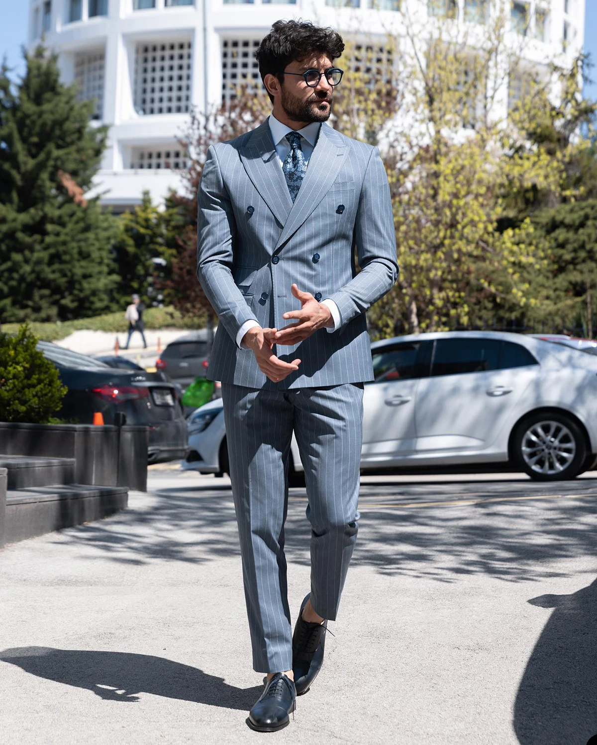 Modern Men's Suit 2 Pieces Blazer Pants Double Breasted Peaked Lapel Pinstripes Work Wedding Groom Costume Homme Customized