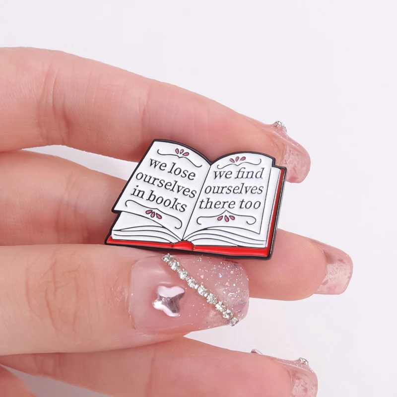 نحن نفقد أنفسنا في الكتب المينا دبوس مخصص نحن نجد أنفسنا هناك بروش شارة التلبيب القراءة عشاق الطالب الذي يذاكر كثيرا مجوهرات هدية #5