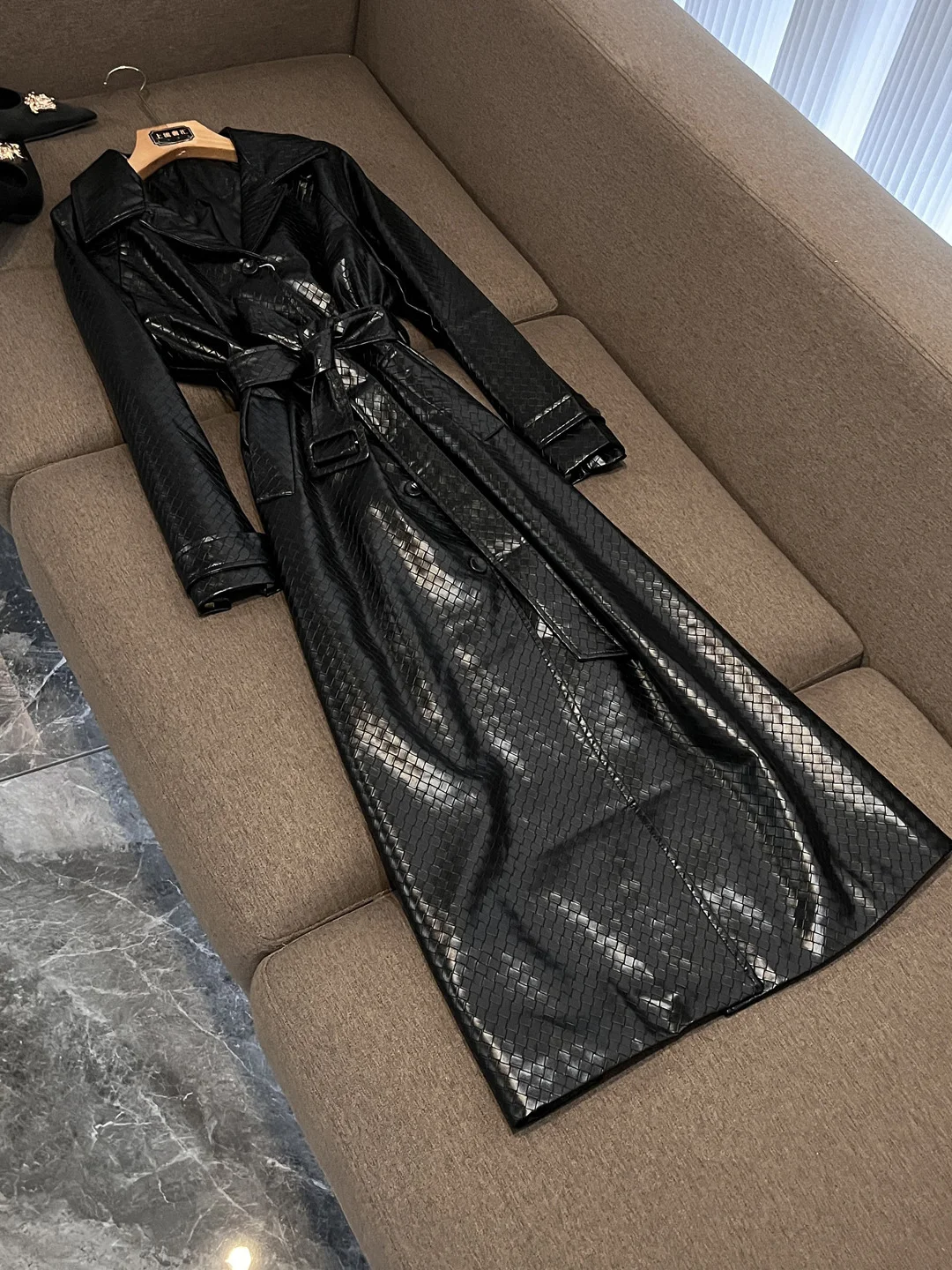 

Персонализированный длинный однотонный жилет с поясом, кожаный джет, новинка 202, высококачественное женское пальто X70