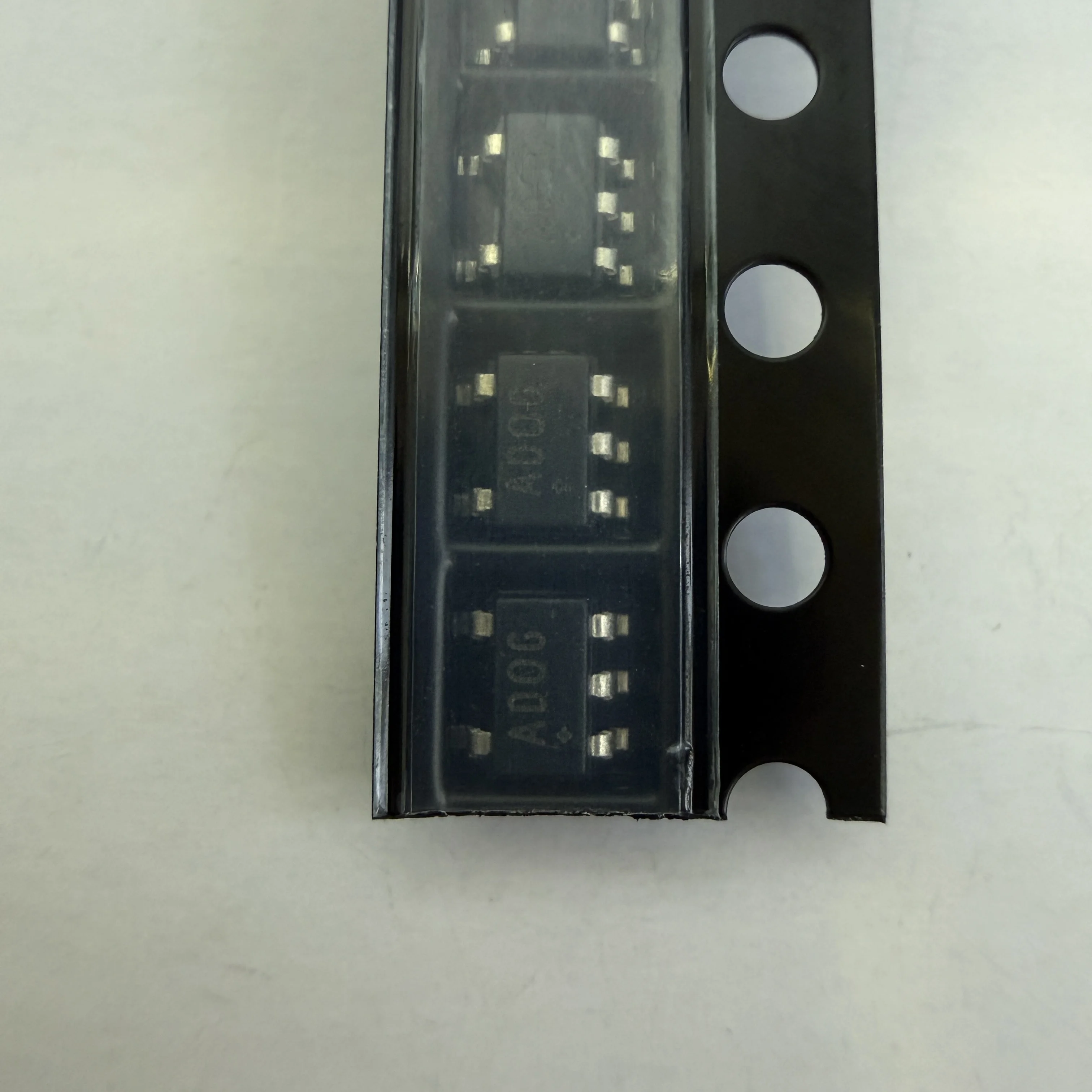 10PCS/LOT MAX4376TAUK+T (Power Management)