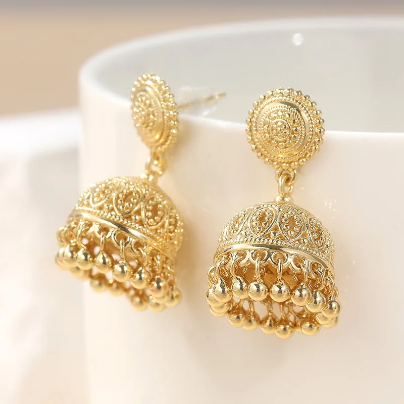 Pendientes chapados en oro de latón vintage Pendientes hechos a mano Pendientes de estilo bohemio Pendientes de campana Pendientes de cuentas Pendientes colgantes