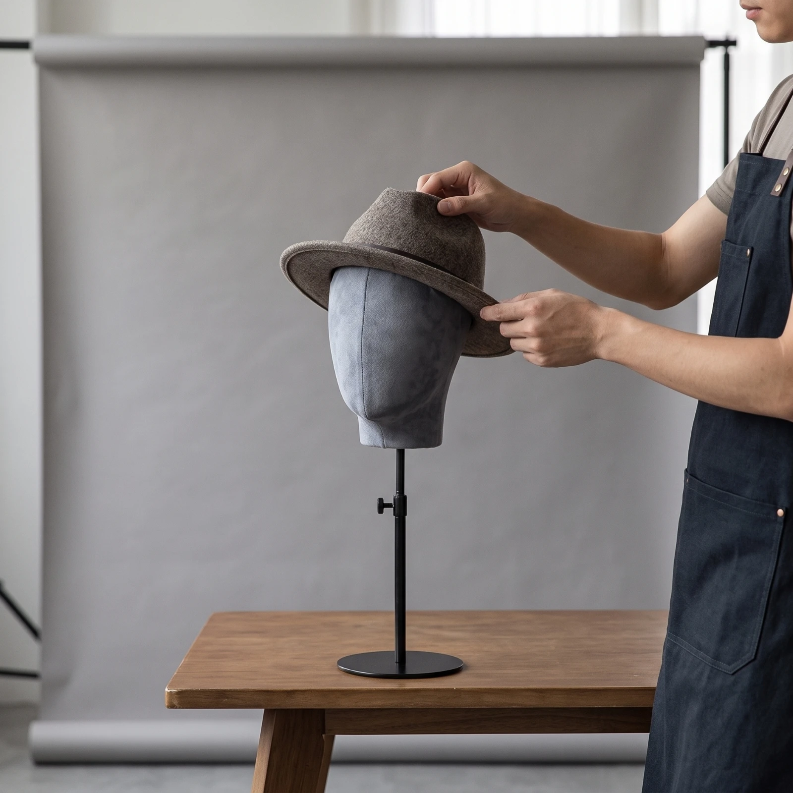 tete-de-mannequin-avec-support-modele-de-tete-professionnel-avec-support-robuste-et-stable-ideal-pour-les-proprietaires-de-boutiques-les-vitrines-et-les-studios