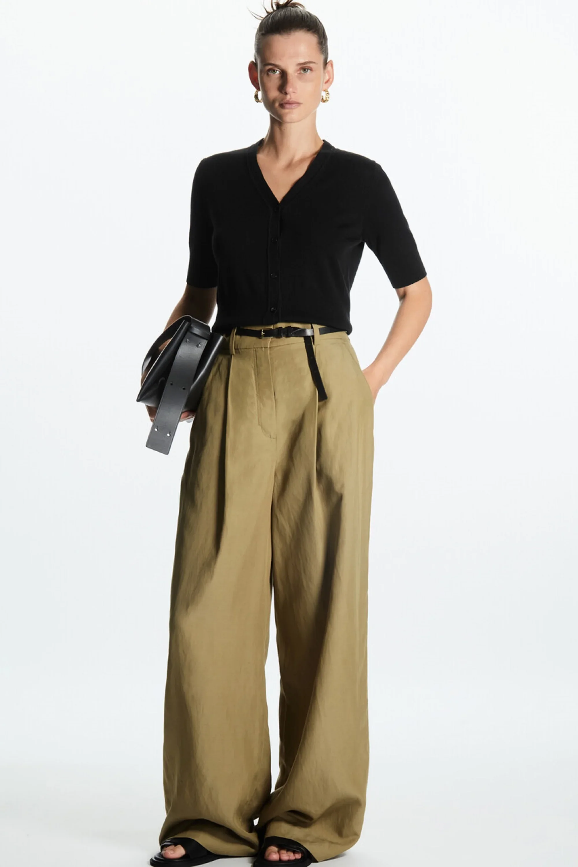 

Ethereal costume 2025 cos spring new style of Ladies' slim-fitting casual ribbed V-neck knitted sweater