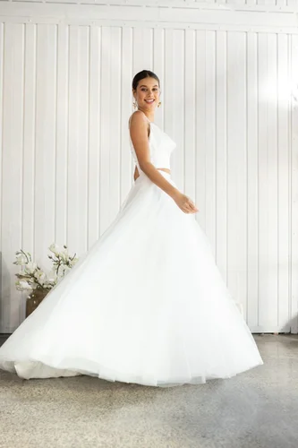 Imagen 2 del producto Vestidos de novia encantadores personalizados a la venta, vestidos de novia blancos de dos piezas, vestidos de novia sin mangas con escote en V, espalda 2024