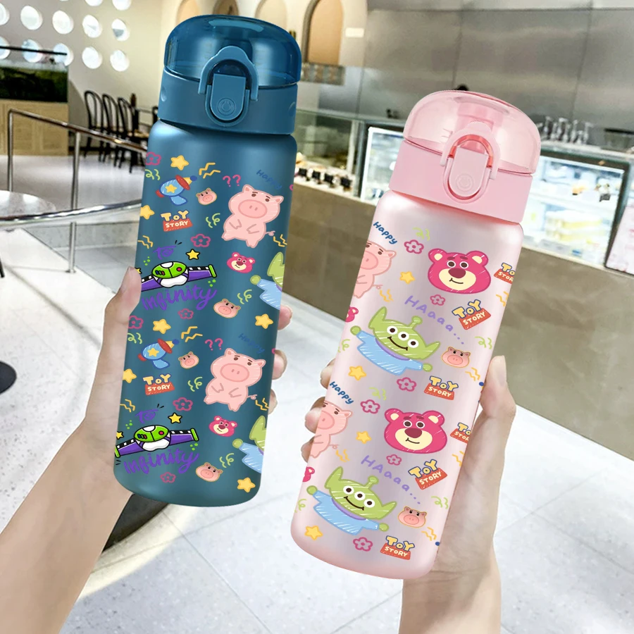 

1 шт., пластиковая бутылка для воды Disney Bear Hug Brother с тремя глазами для мальчиков, 26 унций, спортивная чашка для воды на открытом воздухе, подарок на день рождения/спинную школу