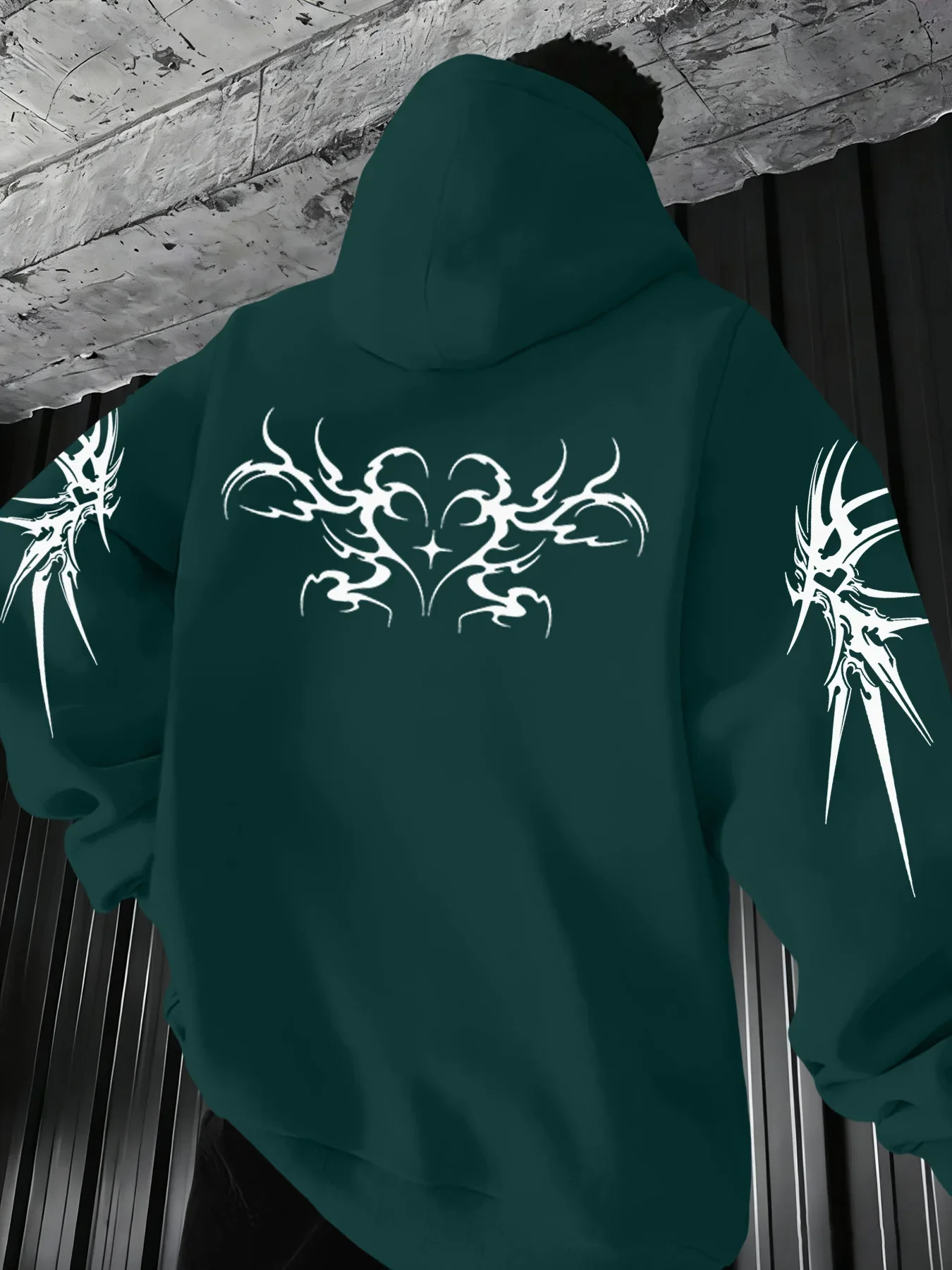 Men Back & Sleeve Print Hoodie Abstract Tribal Thorn Totem Graphic Pullover Sweatshirt Y2K Gothic Streetwear Loose Hooded Tops