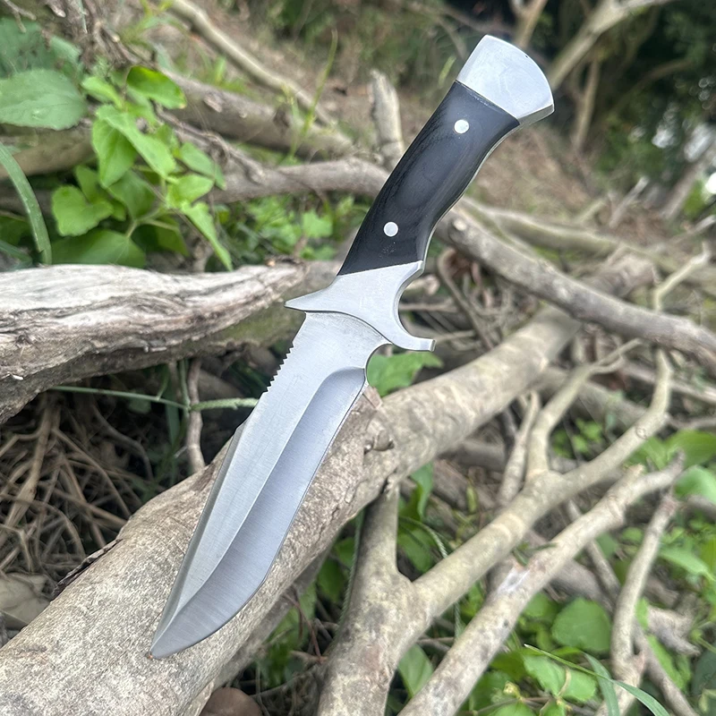 The fixed blade is made of rust-proof AISI 420 steel and is suitable for camping, wilderness survival, and home barbecue knives