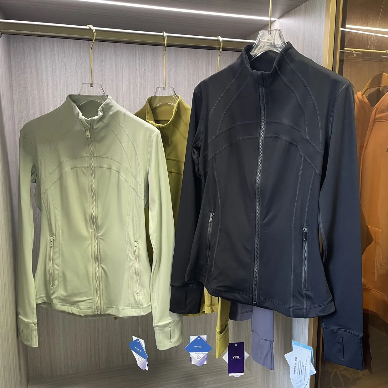 

Новая весенне-летняя спортивная куртка-кардиган для женщин: облегающий крой, для йоги, бега на открытом воздухе, с молнией, длинный рукав