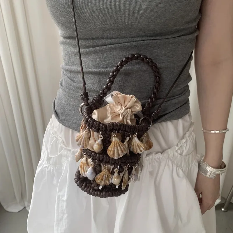 

NEW Exquisite Hand woven shell pendant Beaded Woven Bag Fashionable Crossbody Handbag Elegant Design Dinner Bag