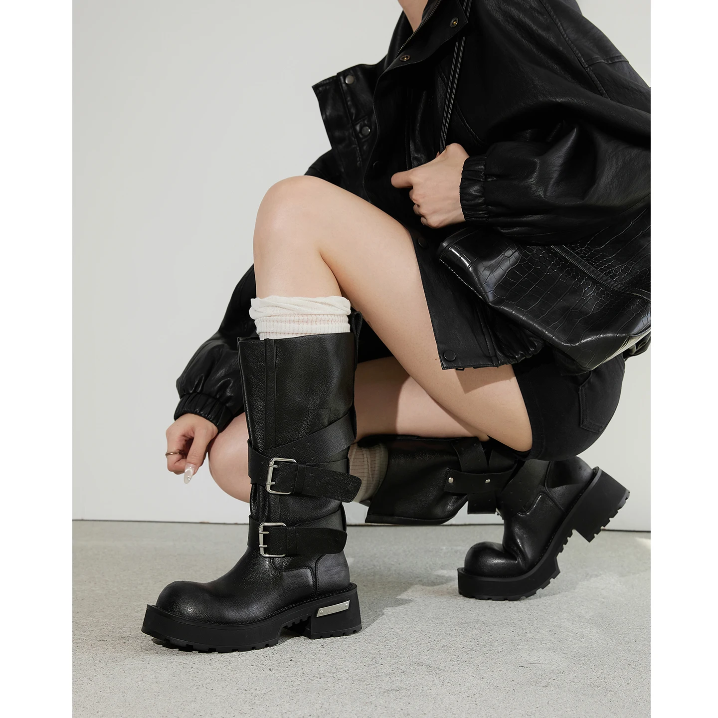 Arden Furtado Autumn Black Cowhide Platform Riding Boots Round Toe Slip-On Middle Heel Belt Buckle Large Tubular Mid-Calf Boots