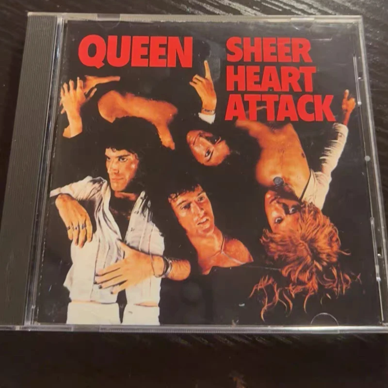 

Знаменитый компакт-диск британской рок-группы Sheer Heart Attack 2CD, внутреннее издание на 40-летие