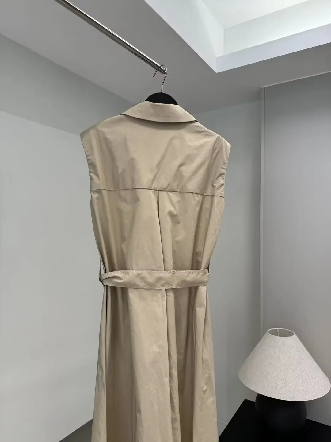 Vestido camisero de diseño plisado para Mujer, vestido Retro sin mangas, versión delgada de temperamento, moda elegante, nuevo, 2024