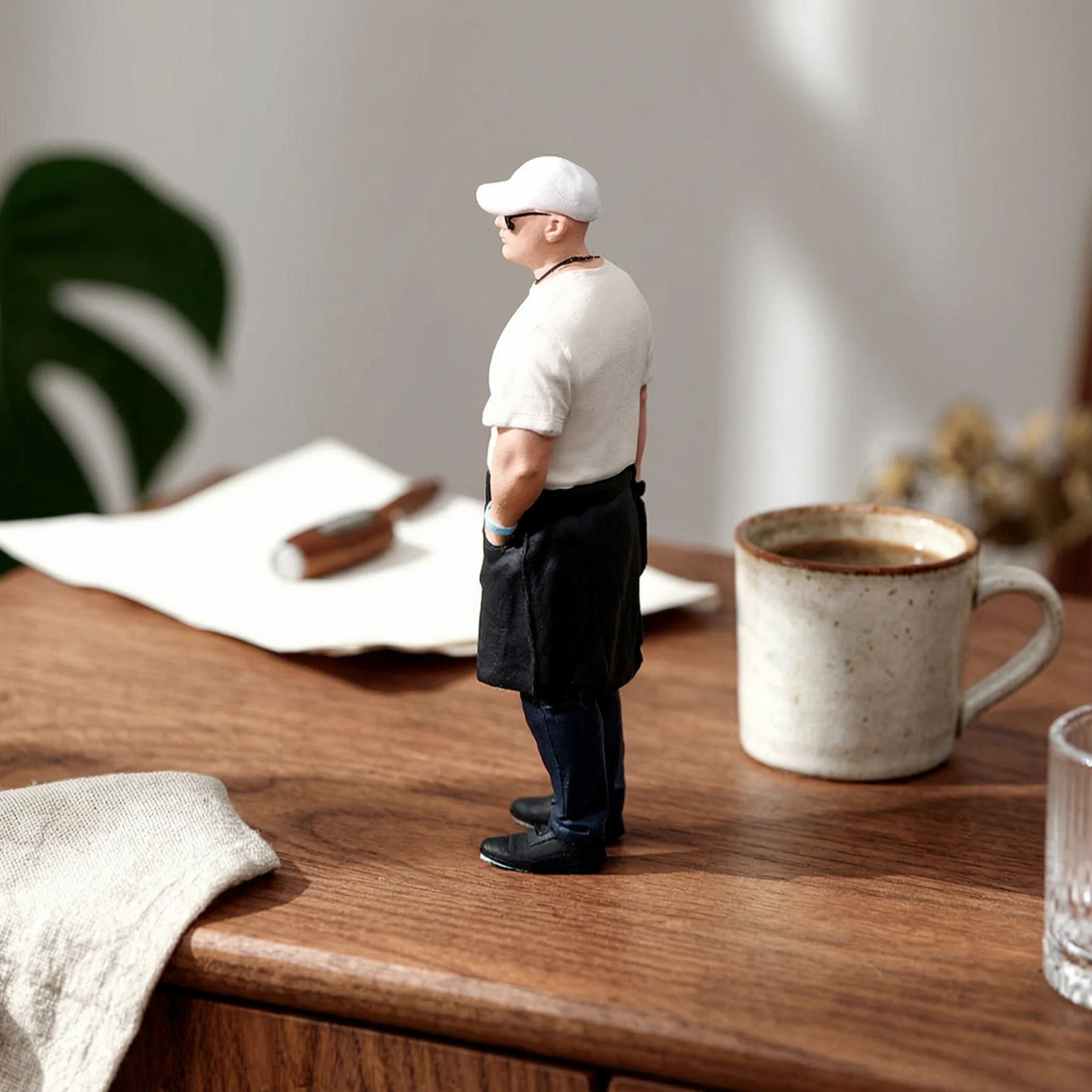 Miniature Male Figure Painted Male Figurine Miniature with Sunglasses Streetwear Accessory Casual for Collectors, Diorama