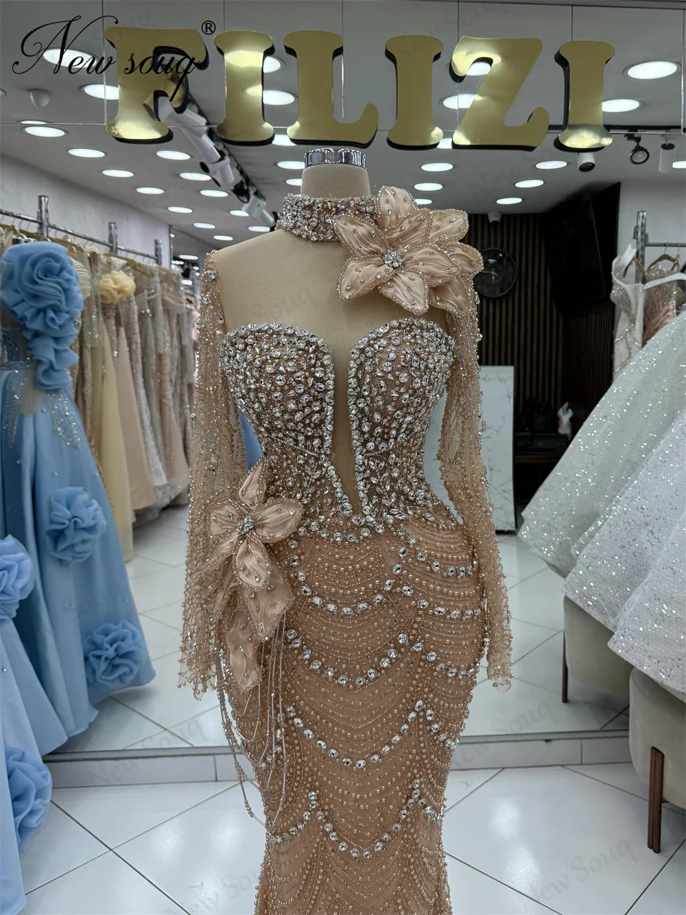 ชุดราตรีทรงเมอร์เมดสีแชมเปญ  ชุดราตรีงานเลี้ยง  แบบสั่งตัด  ประดับดอกไม้  คริสตัล  หรูหรา  ชุดงานเลี้ยง  ชุดค็อกเทลแบบอาหรับ