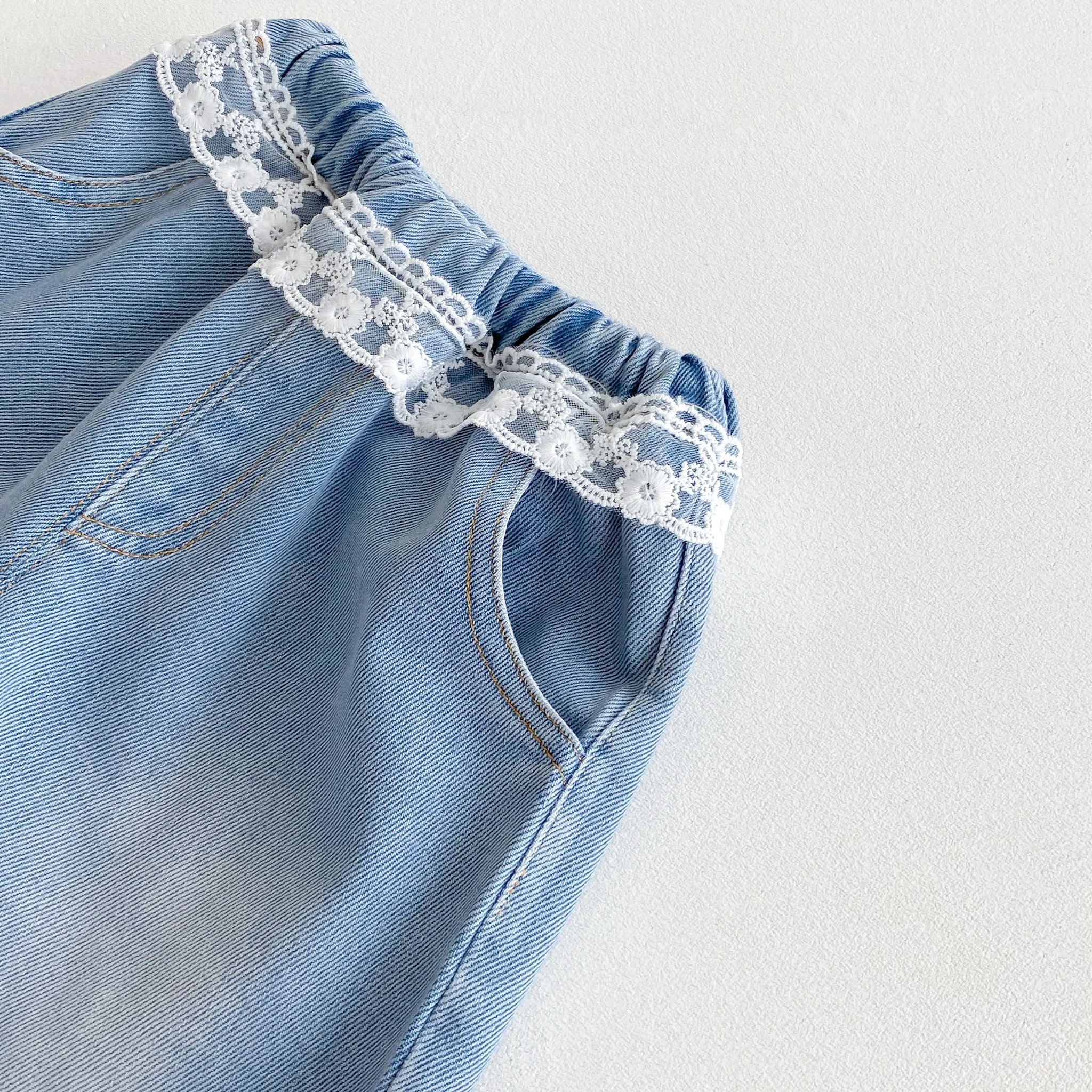 Lange Jeanshosen für Mädchen, lässige Herbsthosen mit Spitzenbesatz, klassische Damenjeans mit enganliegender Passform – Detail 5
