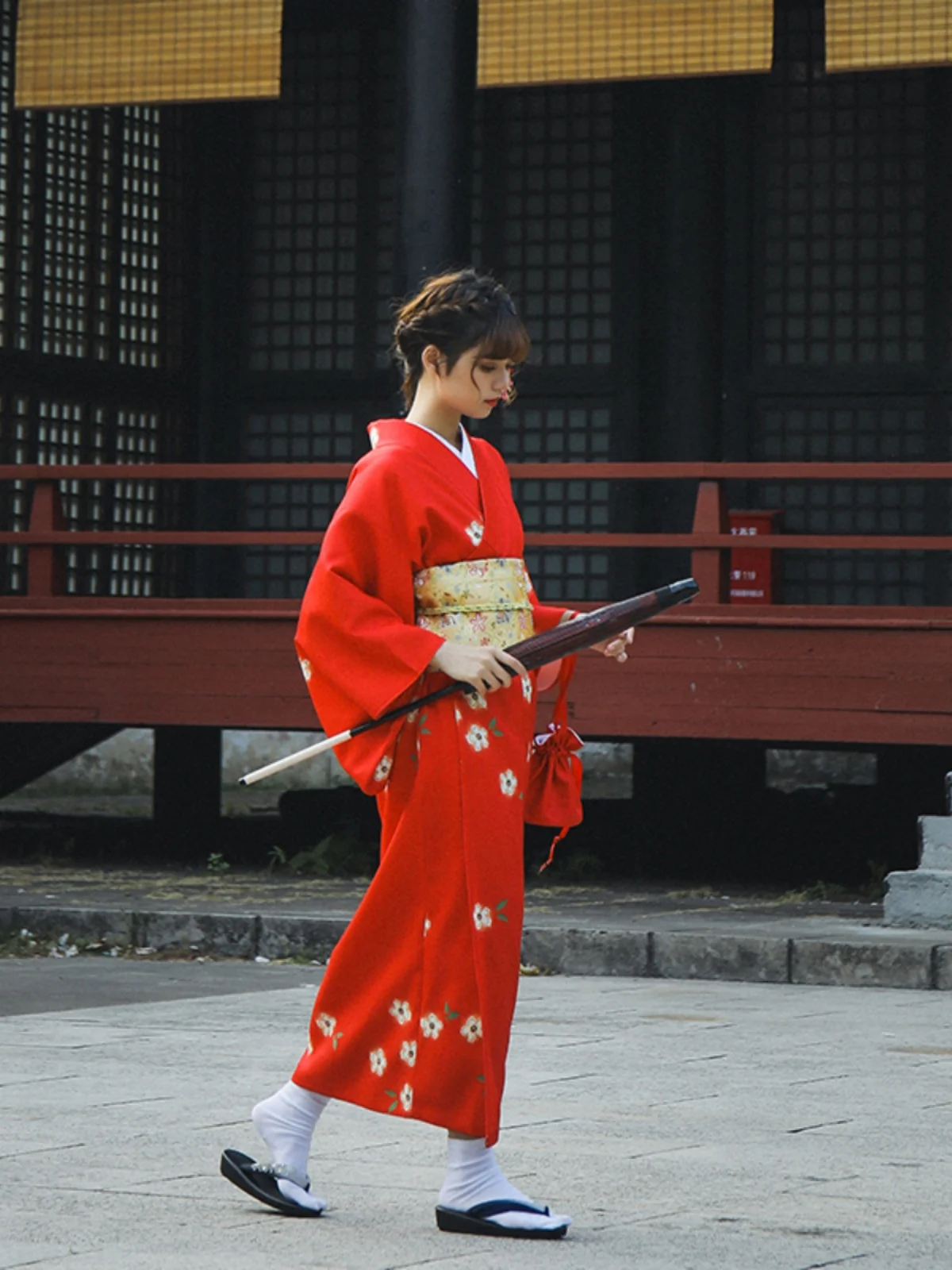 Moonlight Kimono Halloween Roter formeller Damen-Kimono, reformierter Kimono, Batobe, Polyestermaterial, Winterkollektion