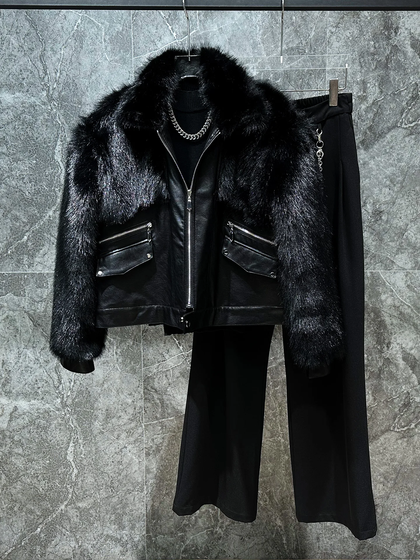 

Модная короткая кожаная куртка с меховой подкладкой и элементами пэчворка для мужчин, молодежная, стильная, высококачественный дизайн, корейский стиль, утепленная.