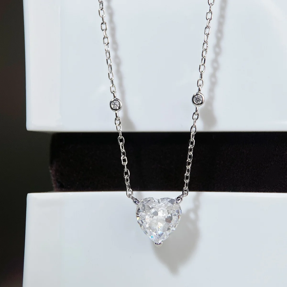

S925 Pure Silver Ice Flower Cut Necklace, Women's Heart-shaped Simple and High-end HW Pendant