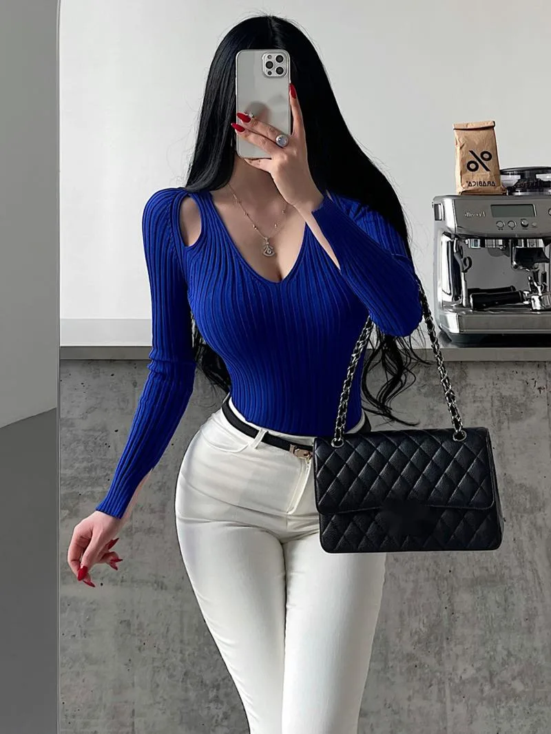 Stile maturo Puro desiderio Scollo a V Scava Fuori Spalla Slim Fit Manica lunga Top lavorato a maglia Maglione Moda Donna 2025 Nuovo Top OTQ4