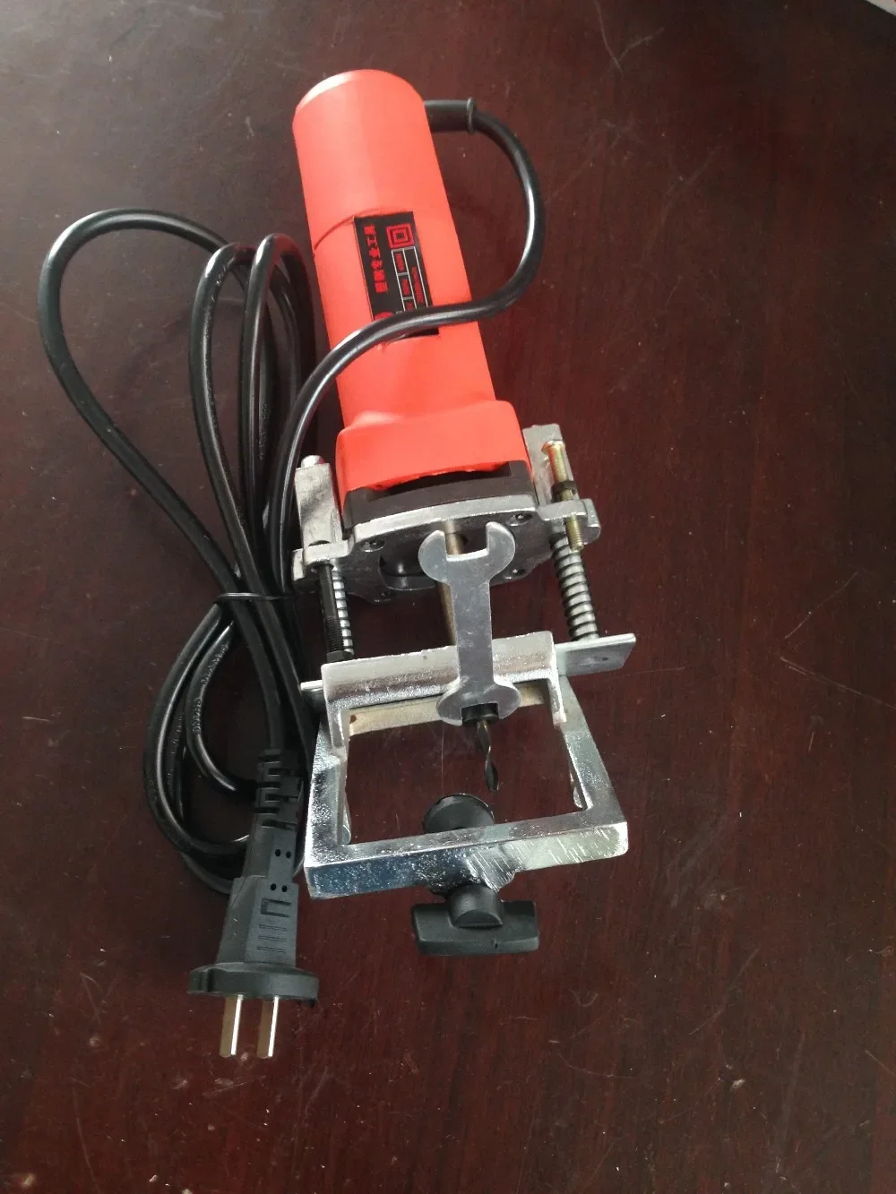 Fresatrice portatile per slot d'acqua per porte e finestre UPVC da 45 gradi