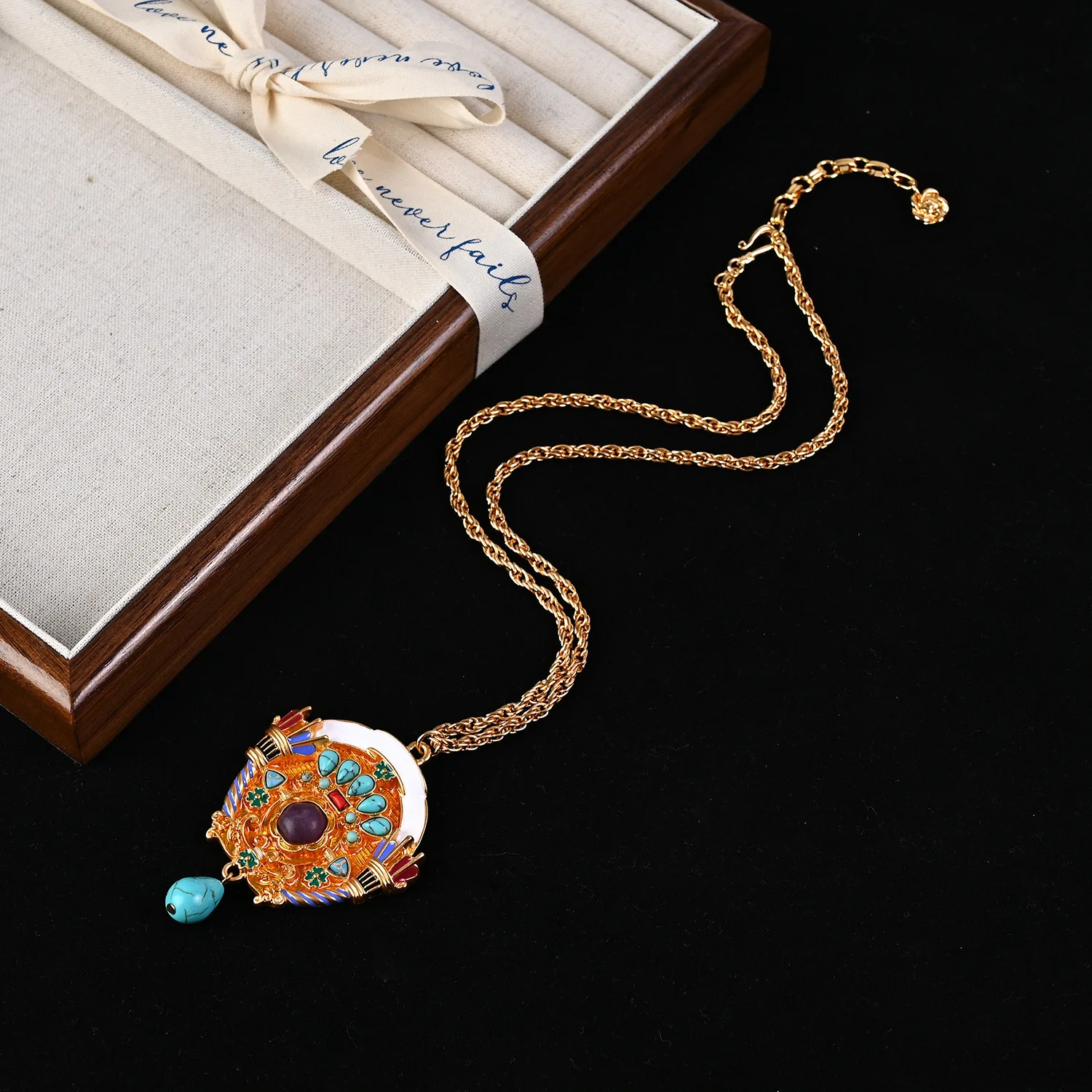 New European and American Vintage Exaggerated Electric Gold-plated Necklace Women's Ffashion Accessories