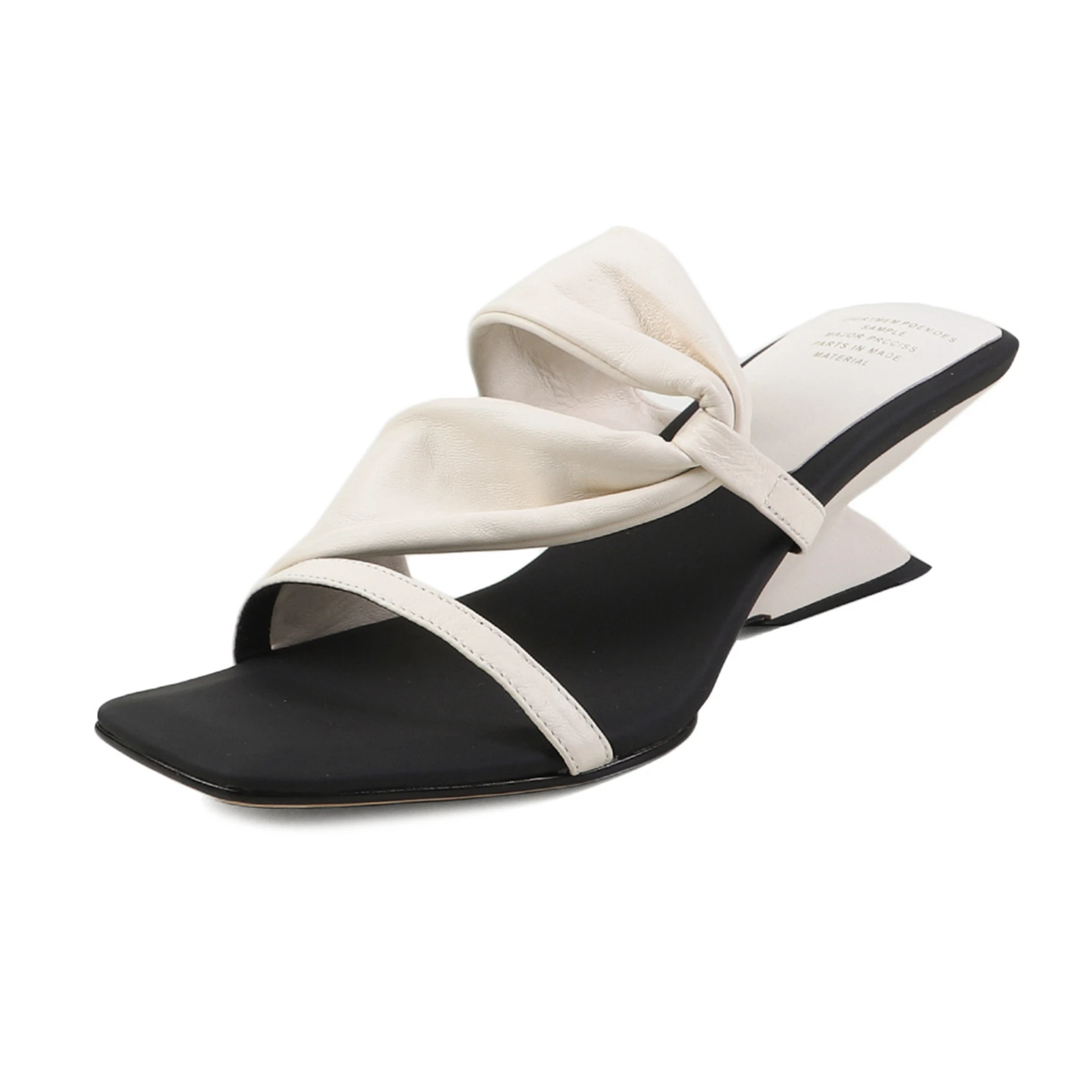 كرازينغ بوت حجم كبير جلد الغنم عالية الكعب موجزة يؤرخ أحذية الصيف Slingback البغال الفاخرة مصمم العلامة التجارية الأحمر النساء الصنادل