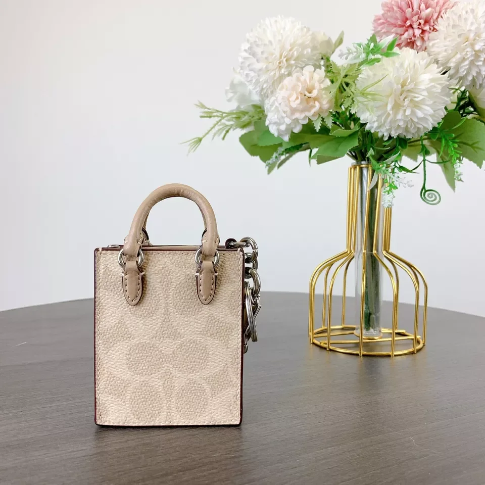 الشمال/جنوب حقيبة صغيرة سلسلة مفاتيح سحرية للنساء سحر لحقائب اليد حقيبة أنيقة قلادة صغيرة ل أكياس المدرب محفظة اكسسوارات