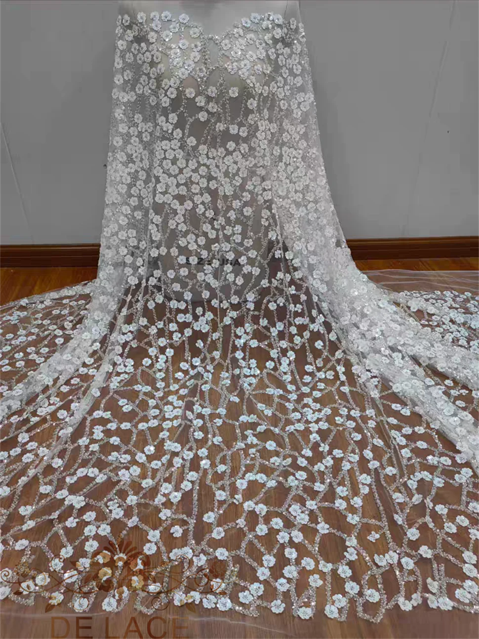 

Gorgeous Full Mini Sequined Flowers Lace Machine Beaded Fabric Wedding Dress Ornate Lace Fabric