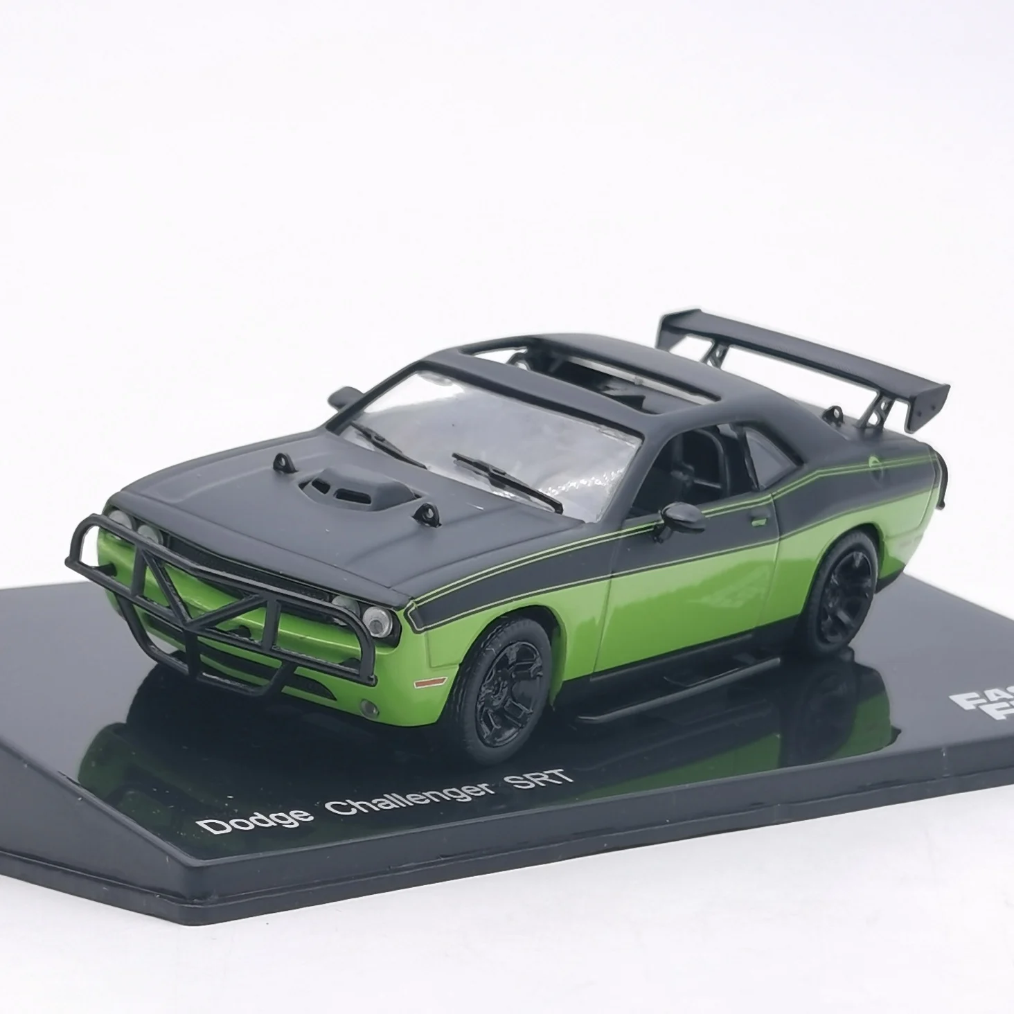 

Diecast IXO 1:43 Scale Dodge Challenger SRT Classic Muscle Car Alloy Car Model Collectible Toy Gift Souvenir Display Ornament
