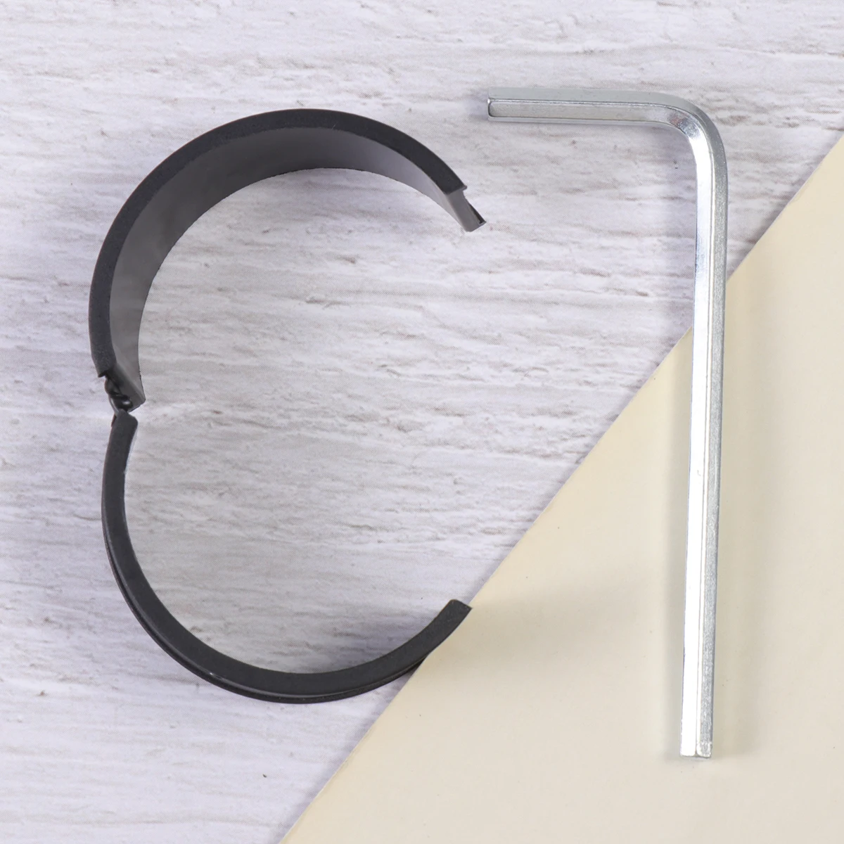 

1Pcs Aluminum Alloy Bike Bottle Holder Sturdy Lightweight Bottle Cage Cycling Equipment for Mountain Bike Outdoor Use Black