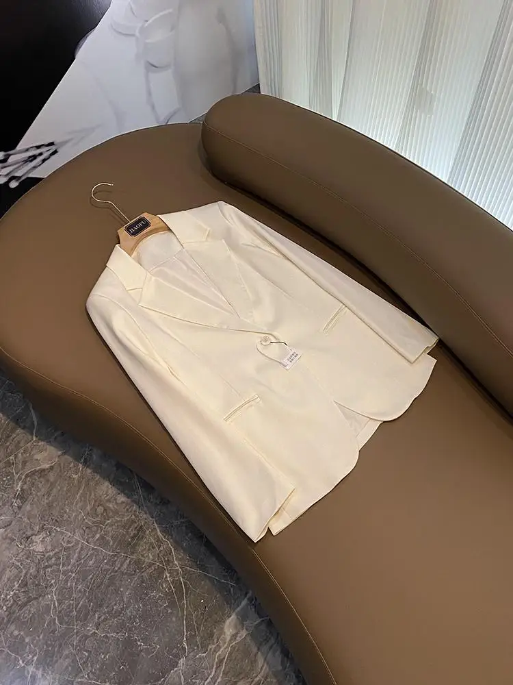 

Женский приталенный атласный костюм Fini, легкий ацетатный тюнет, повседневный белый костюм, топ для поездок на работу, длинный све, на одной пуговице