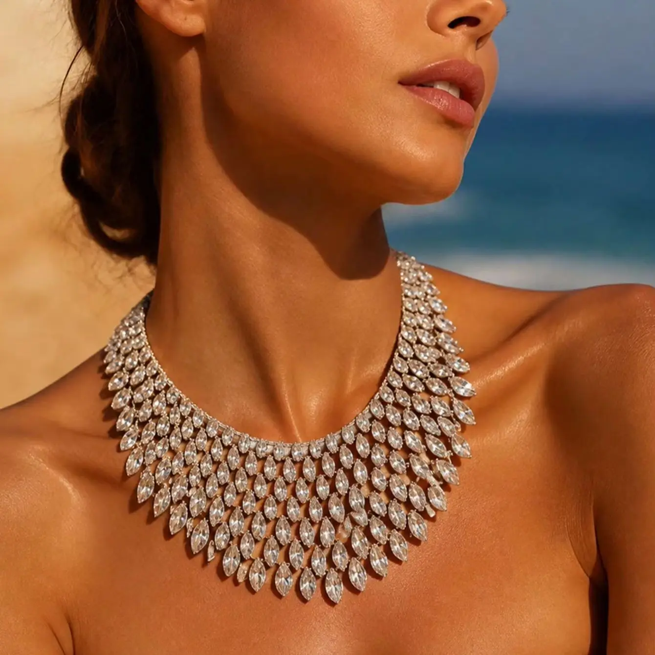 Glamouröse, mehrfarbige Kristall-Halskette, auffälliges Statement-Accessoire für Damen, geeignet für Cocktailpartys, Hochzeiten und besondere Anlässe. – Detail 1
