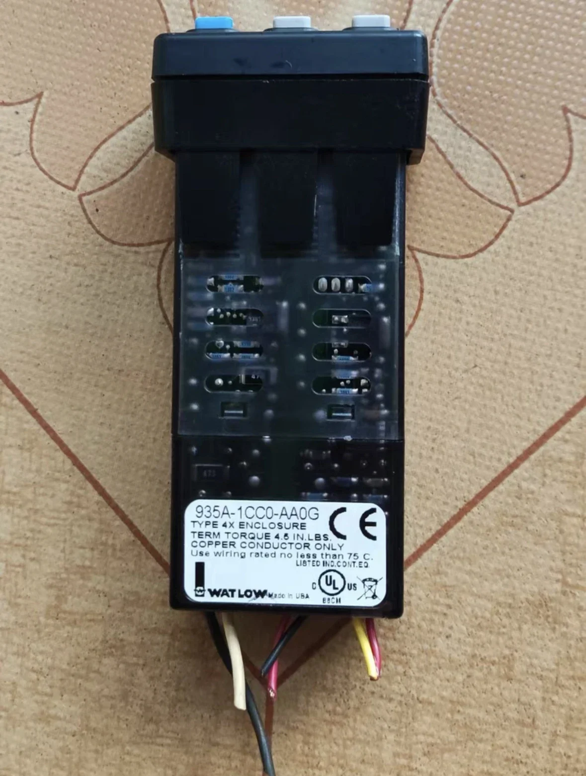 Used temperature controller 935A-1CC0-AA0G